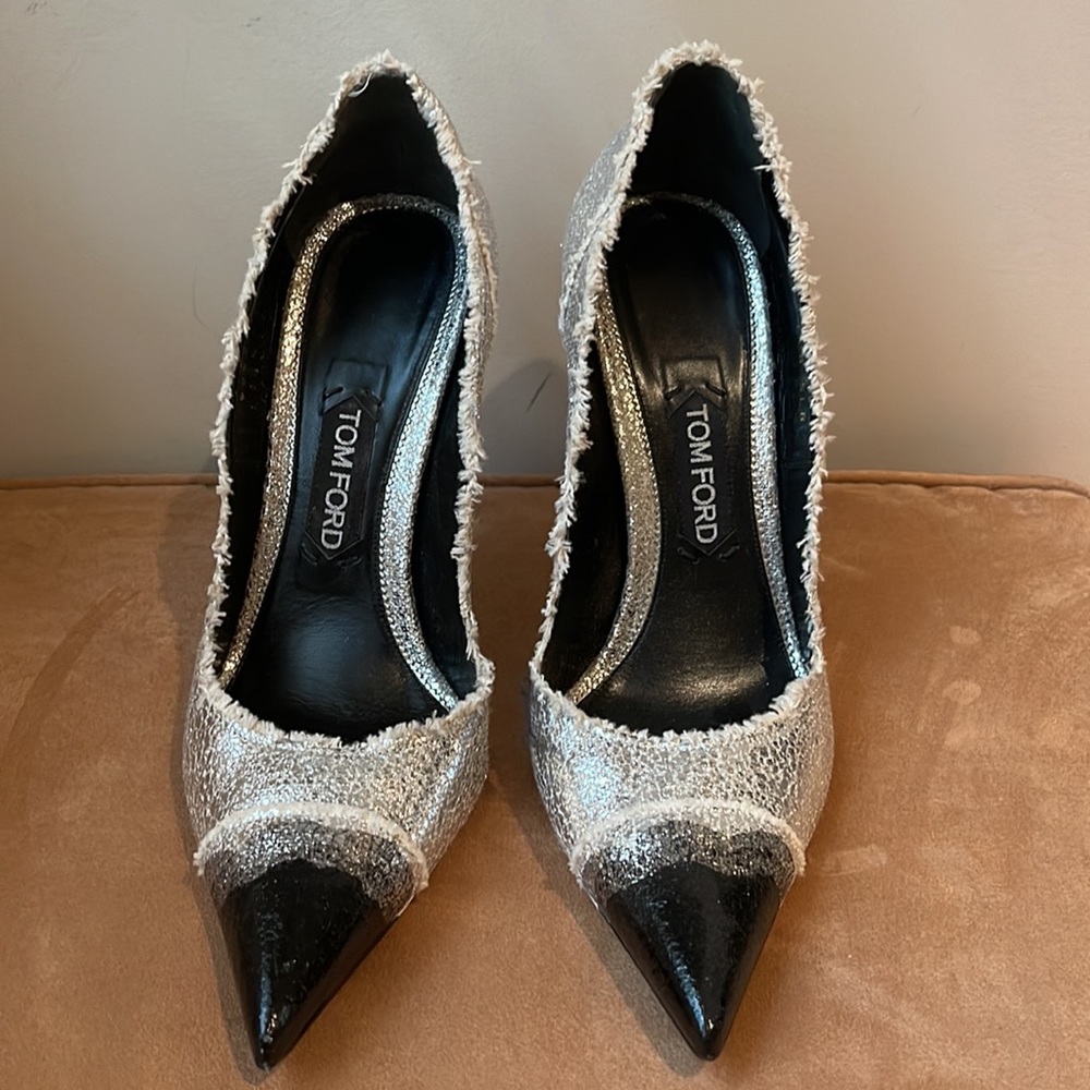 Gorgeous Tom Ford stilettos. Sz 41 (runs small) Silver ombré to black. Worn 2x.
